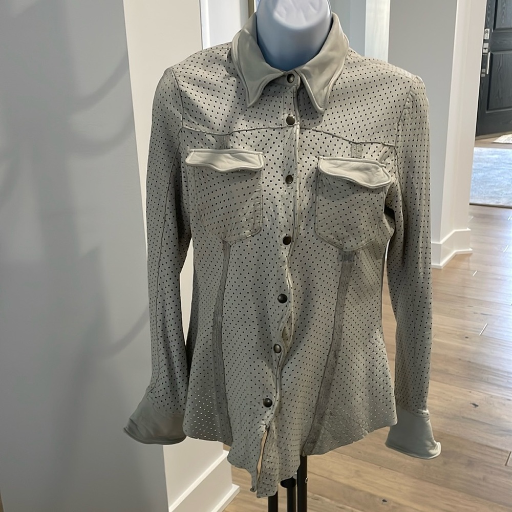 Jackett  leather NWT Perforated unlined shirt wire sewn in collar and cuffs - Picture 4 of 5